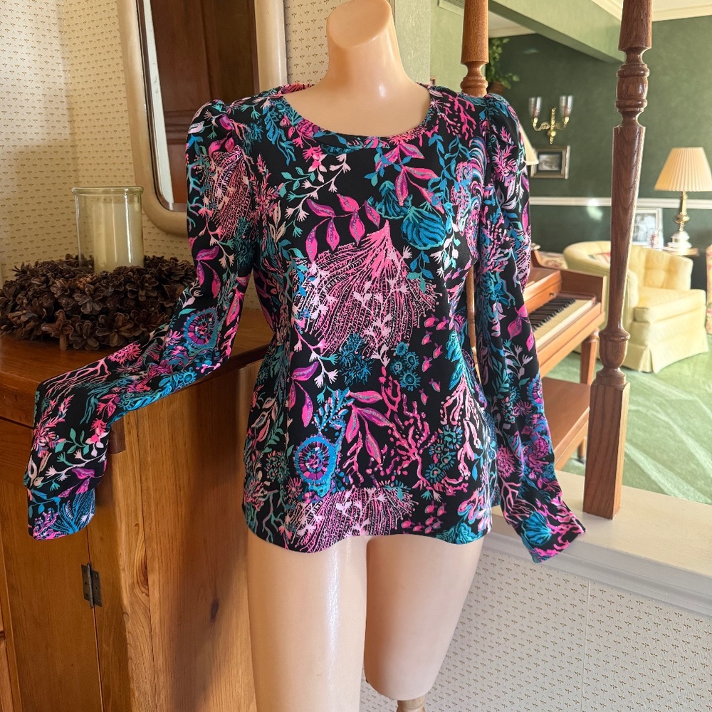 LILLY PULITZER JANSEN LONG SLEEVE SWEATSHIRT - SIZE M - LIKE NEW